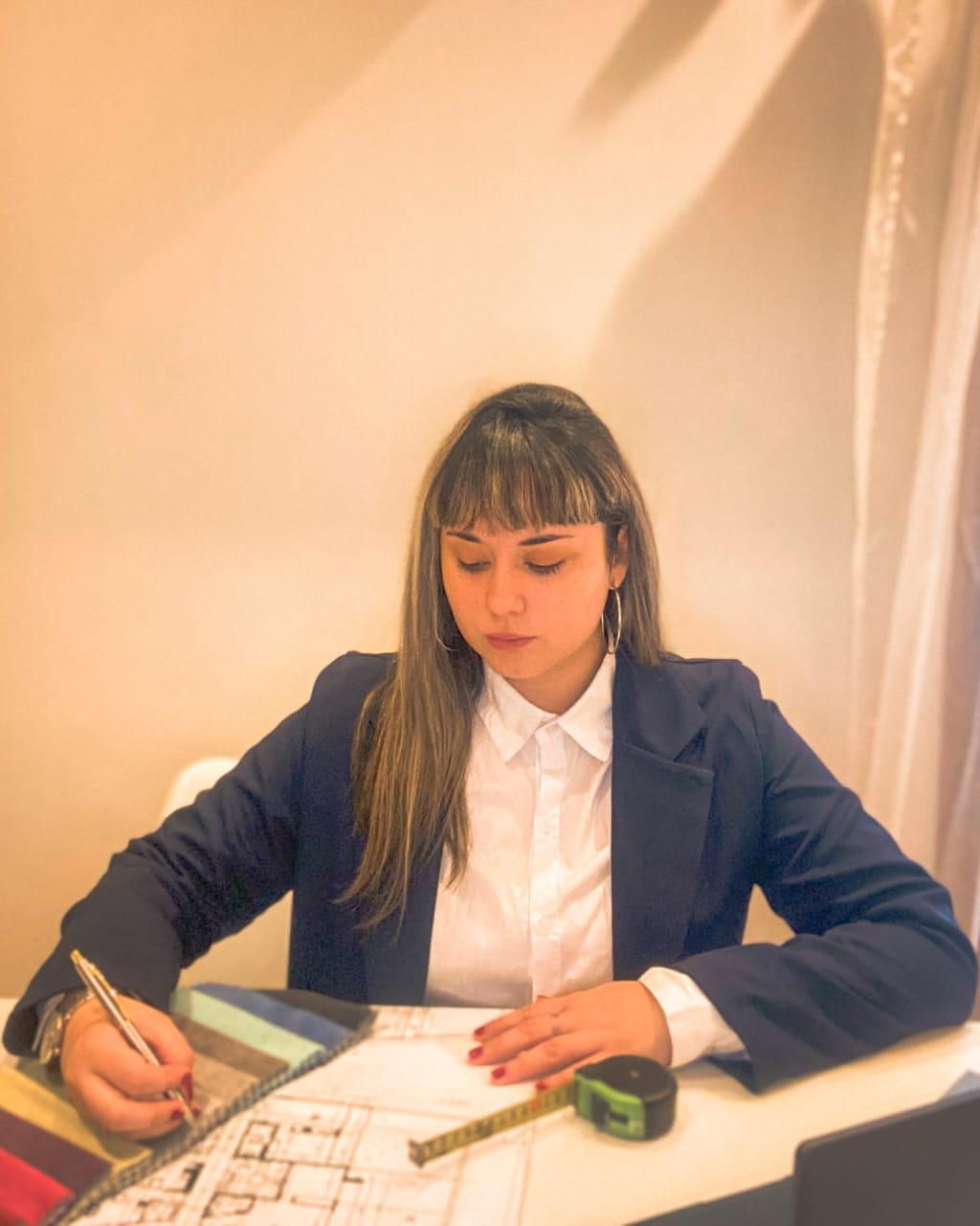 Diseñadora con Cliente